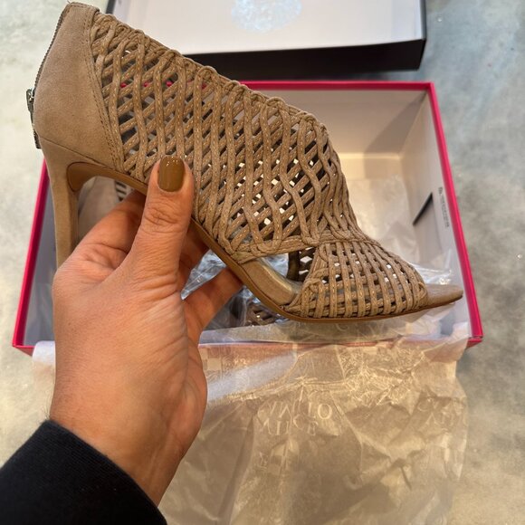 Vince Camuto Women's Heels Size 10 - Picture 2 of 5